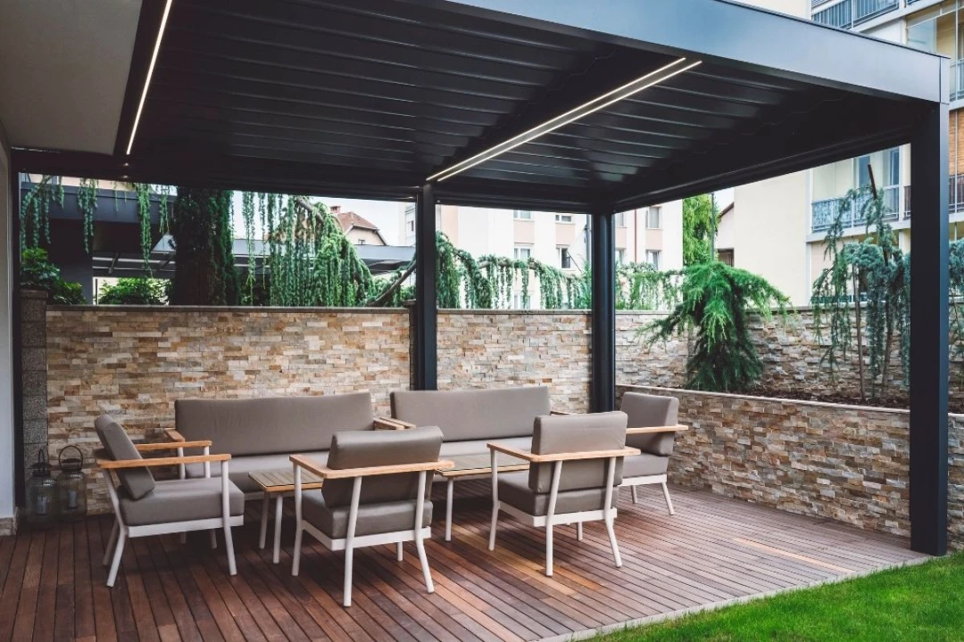 Un filet de camouflage est-il adapté pour protéger une pergola en hiver ?