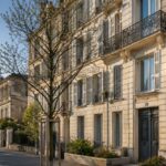 Façade d'immeuble haussmannien dans un quartier résidentiel de Tours