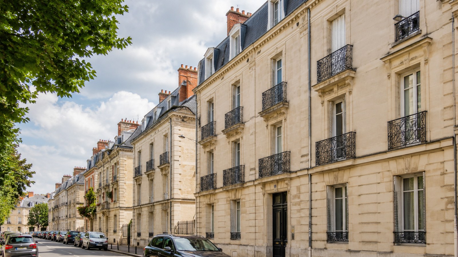 Immeubles haussmanniens à Tours, quartier résidentiel proche des Prébendes, LMNP