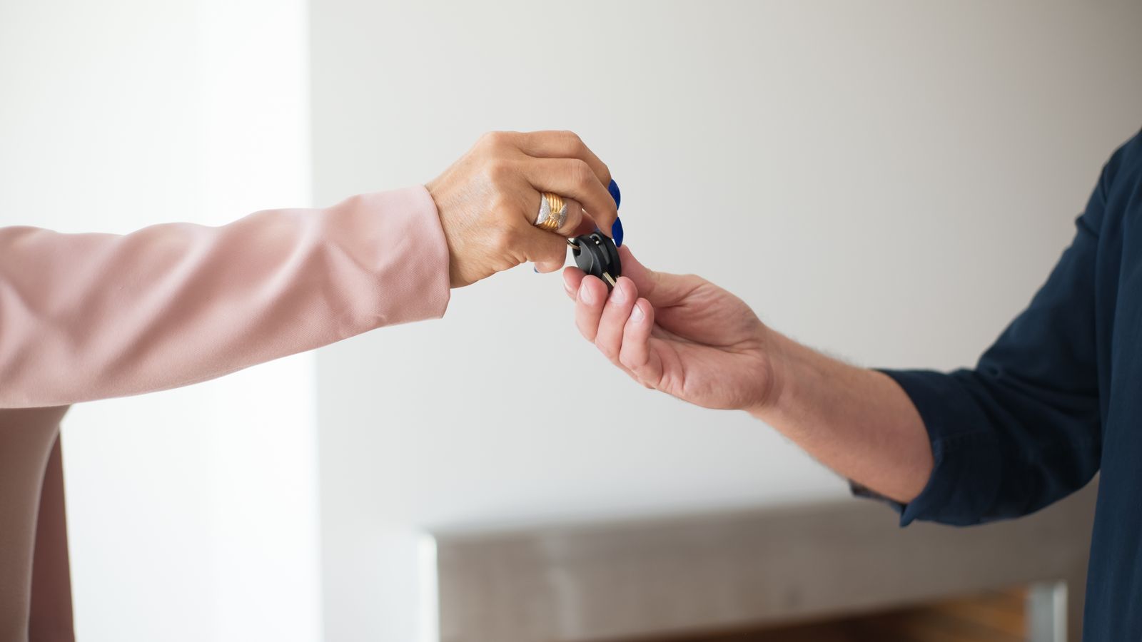 Remise de cles apres vente d'un bien immobilier loue a Tours