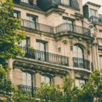 Immeuble bourgeois à façade pierre ancien typique du quartier des Prébendes à Tours